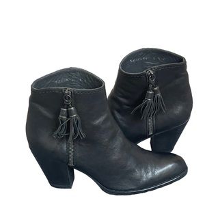 STUART WEITZMAN Nuprancing black leather zipper booties size 6.5M
